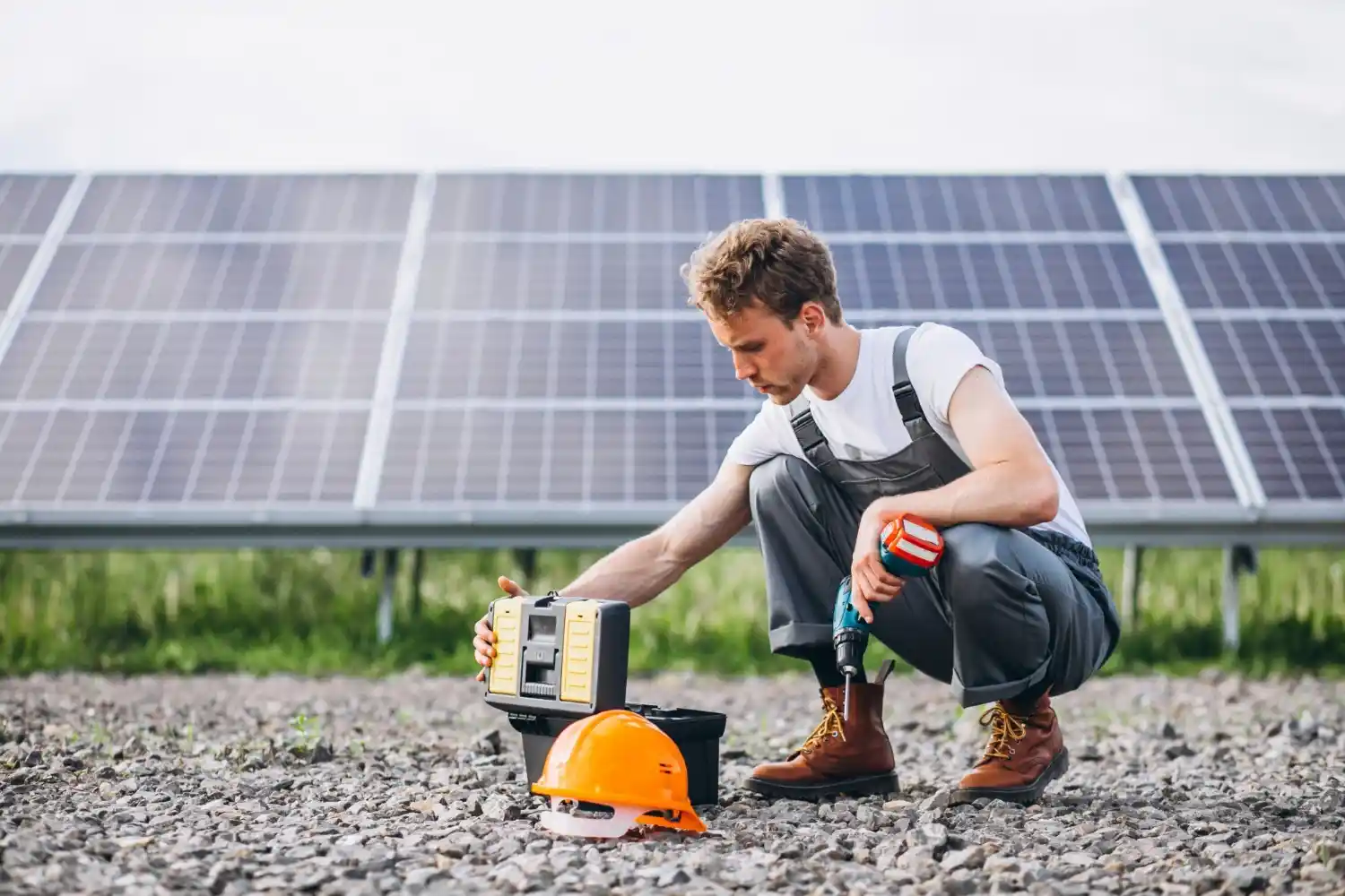 Retrofitting Batteries: How to Supercharge Your Old Solar Panels