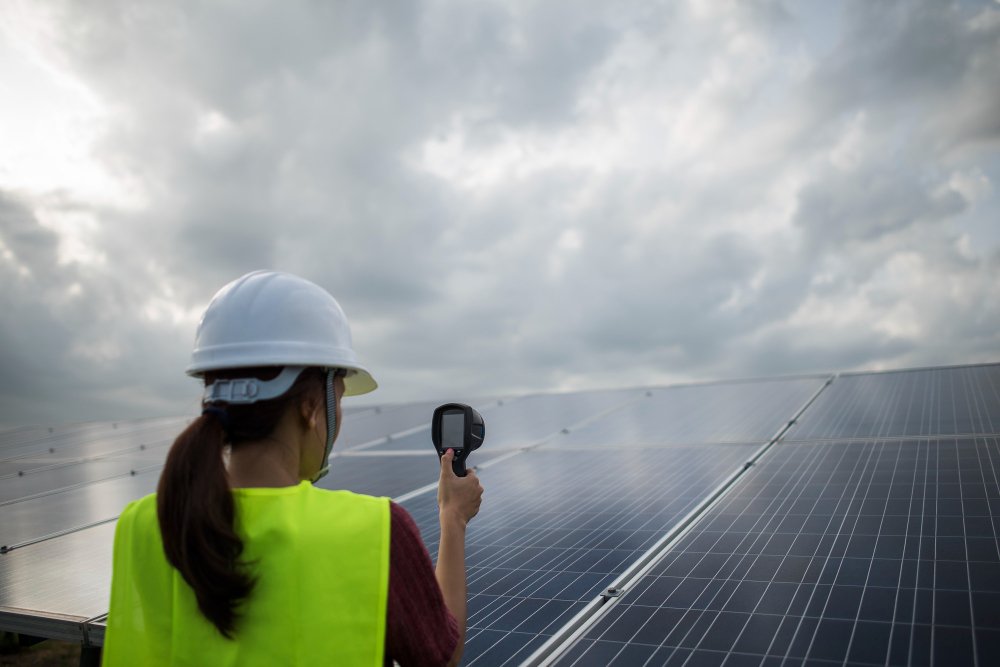 Choosing the Right Solar Battery Size for Texas Weather and Power Outages